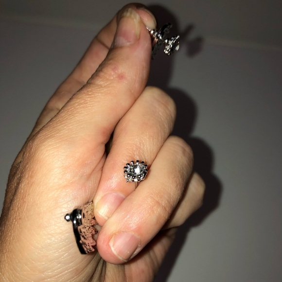 Last Pair☝️❗️Angel Wing Back Bling Stud Earrings - Picture 5 of 6